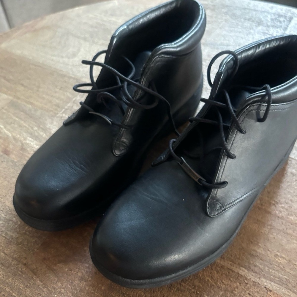 P.W. Minor  black leather lace-up waterproof ankle boots. Women's size 8
